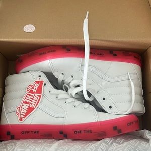 Off-the-wall vans pink gum bottoms